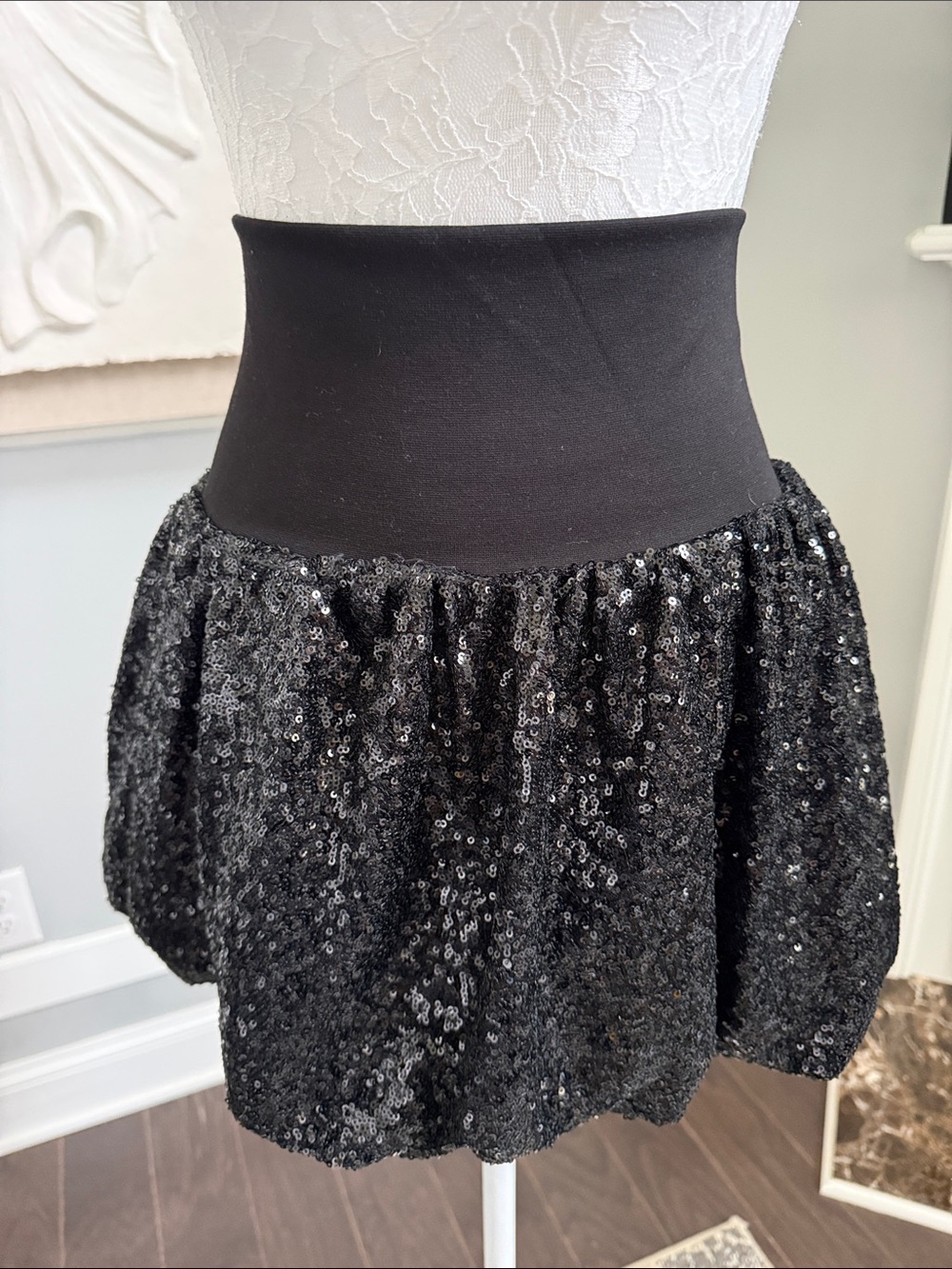 MANGO NWT Black Sequin Balloon Bubble Mini Skirt Size L Falda Nuba
